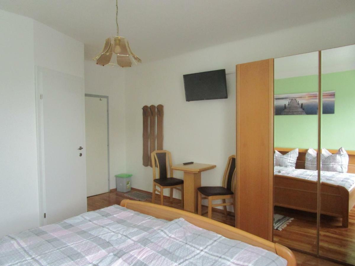 Dorfwirtshaus Rauch Hotel Eschabruck Ngoại thất bức ảnh