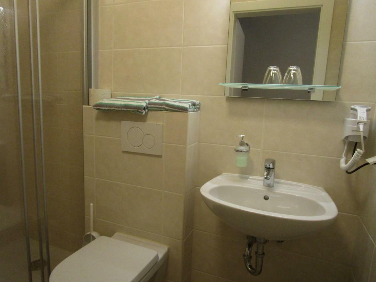 Dorfwirtshaus Rauch Hotel Eschabruck Ngoại thất bức ảnh